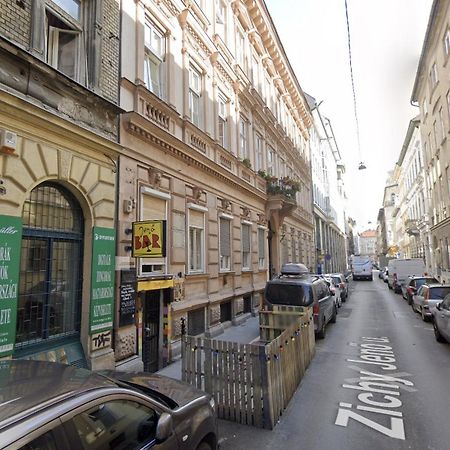 Free Parking Basilica Rob'S Home - Ac, Wi-Fi, Smart Tv Budapest Luaran gambar