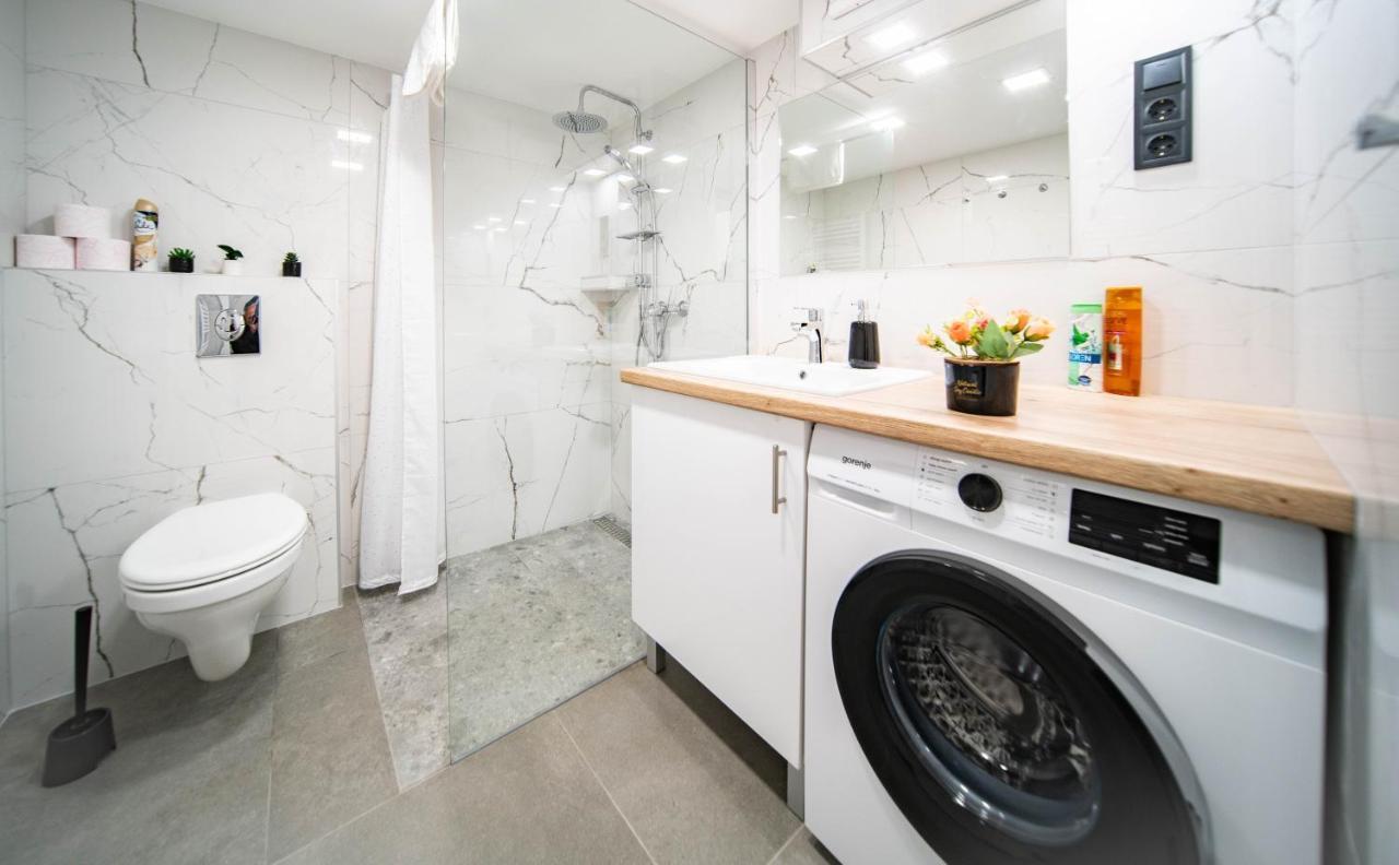 Free Parking Basilica Rob'S Home - Ac, Wi-Fi, Smart Tv Budapest Luaran gambar