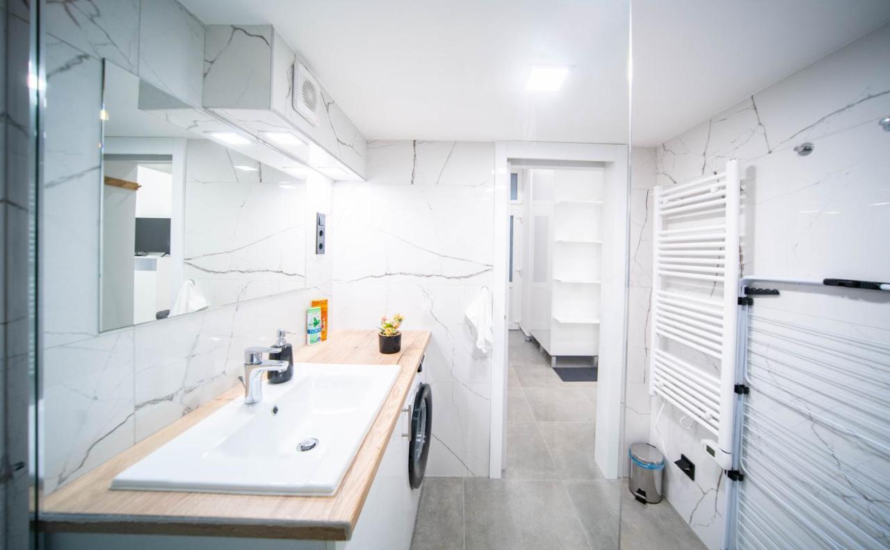 Free Parking Basilica Rob'S Home - Ac, Wi-Fi, Smart Tv Budapest Luaran gambar